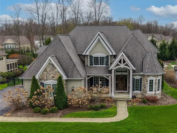 7565 Cottonwood Trl, Chagrin Falls, OH 44023