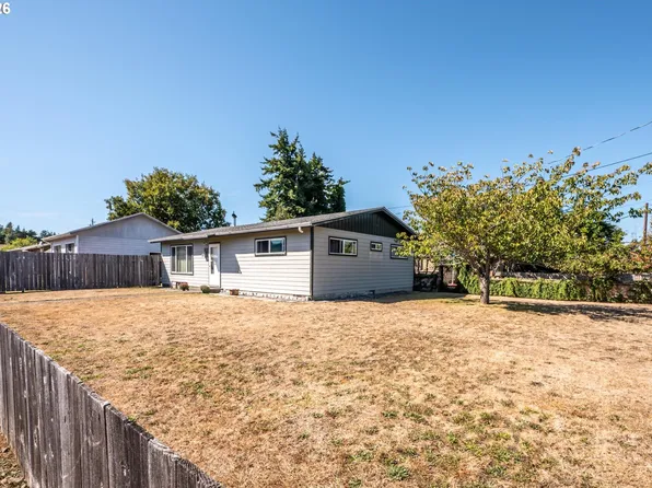 2496 Pacific Ave, North Bend, OR 97459