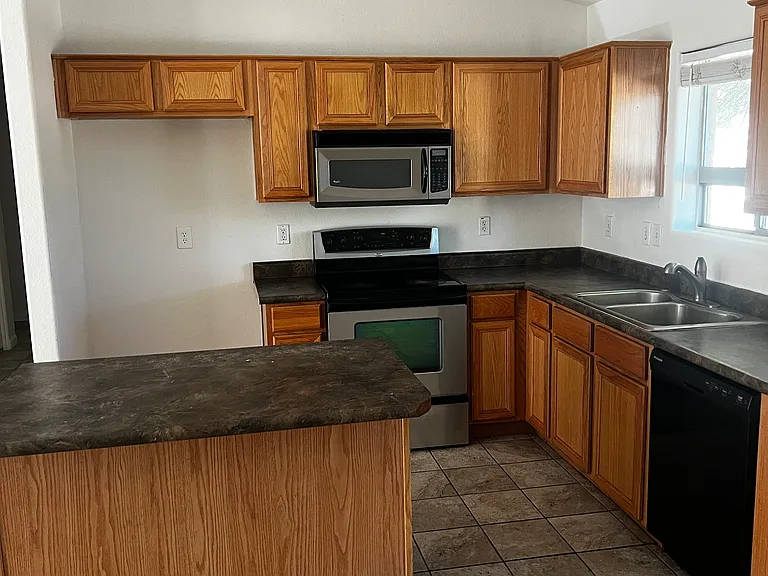 28651 N Dolomite Ln — Photo 6