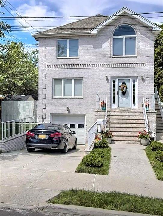 1st image of 122 Martin Ave