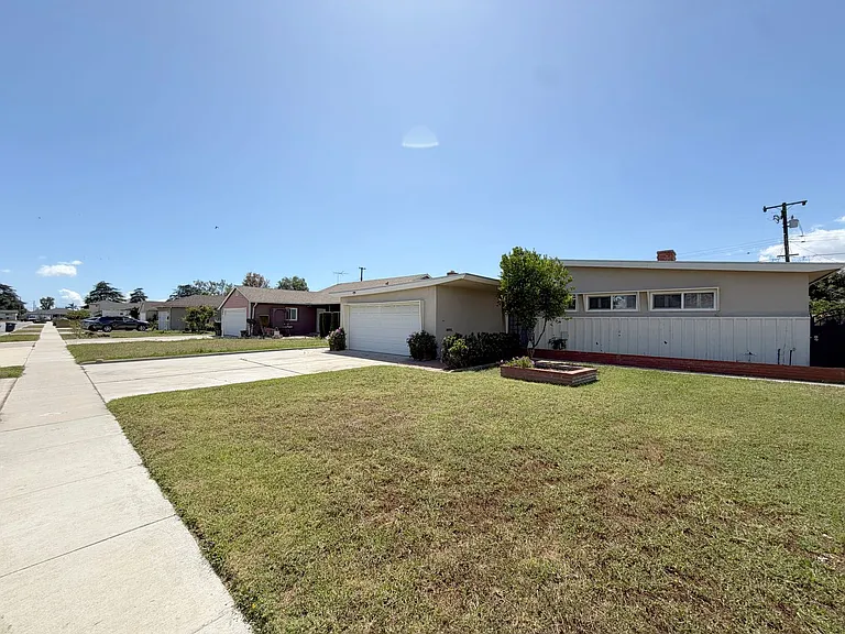 12231 Diane St — Photo 23