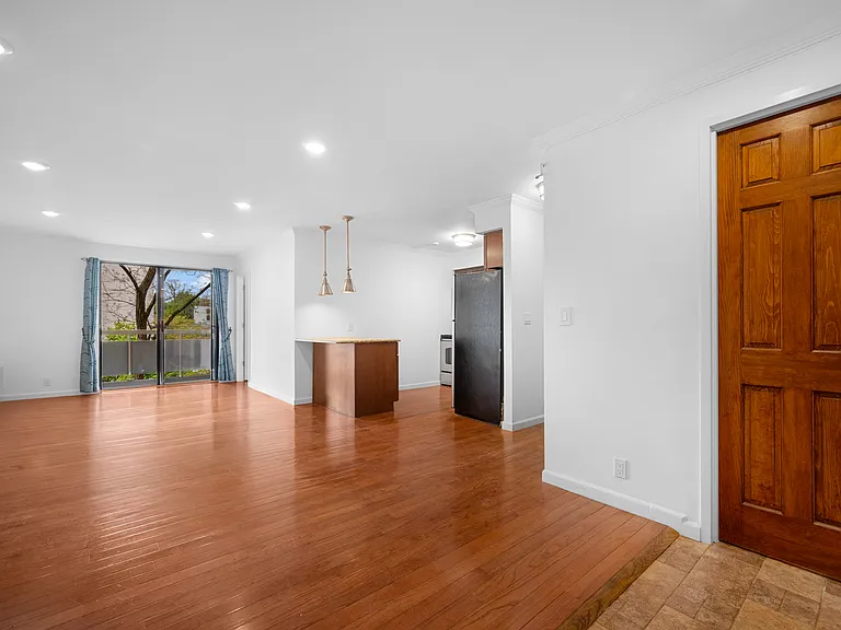 141 Great Neck Rd #2G — Photo 6