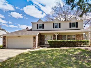 1095 Cambridge Dr, Buffalo Grove, IL 60089