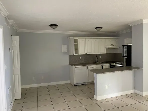 890 NW 45th Ave APT 32, Miami, FL 33126