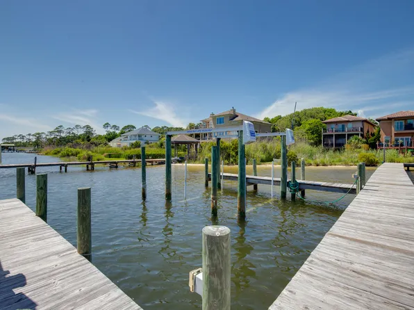 492 Soundview Ct, Mary Esther, FL 32569