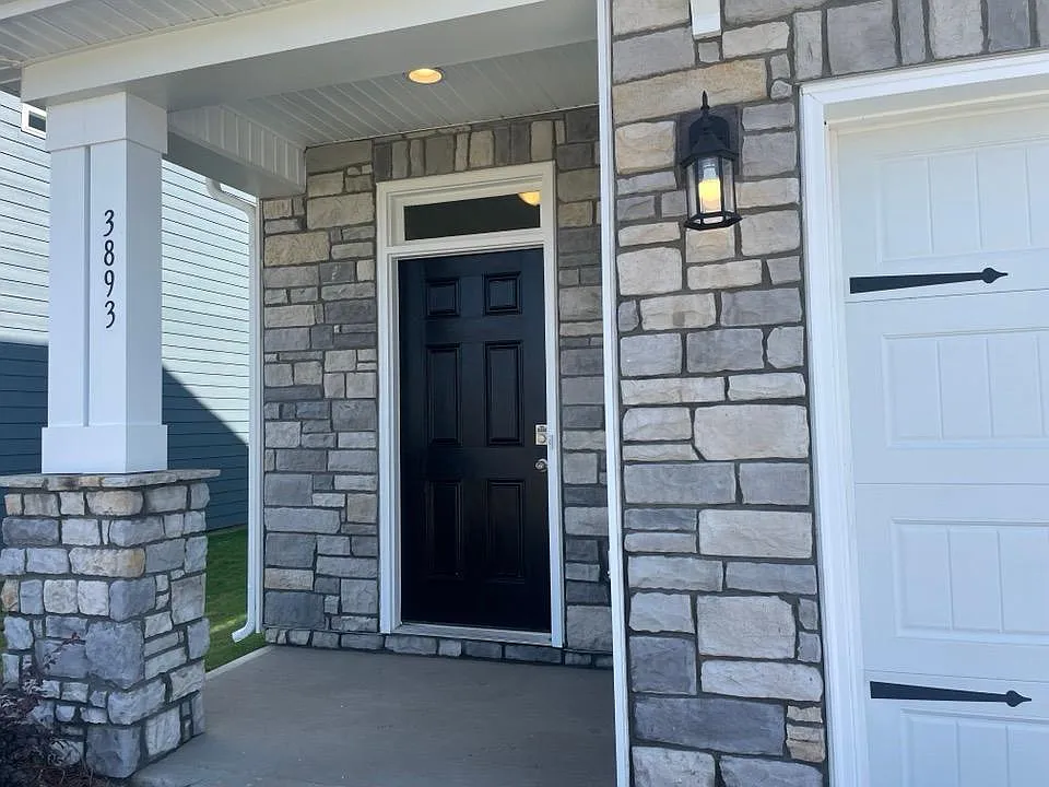 3893 Center Place Dr — Photo 3