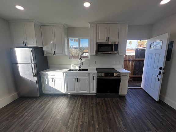 5th image of 8580 Echo Dr