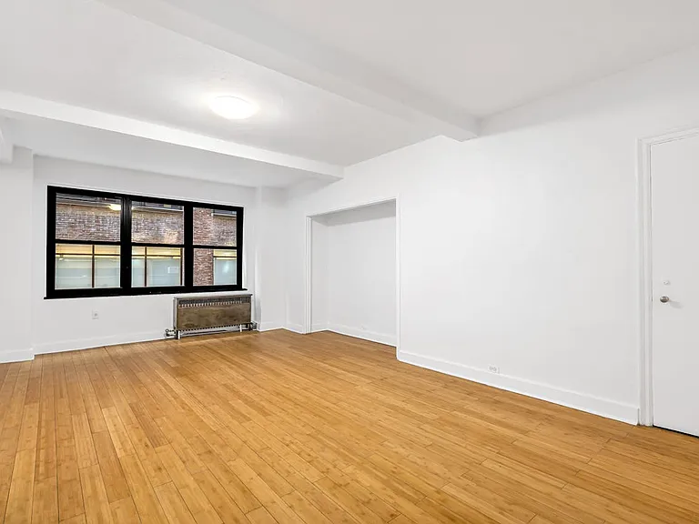 307 E 44th St #315 — Photo 2