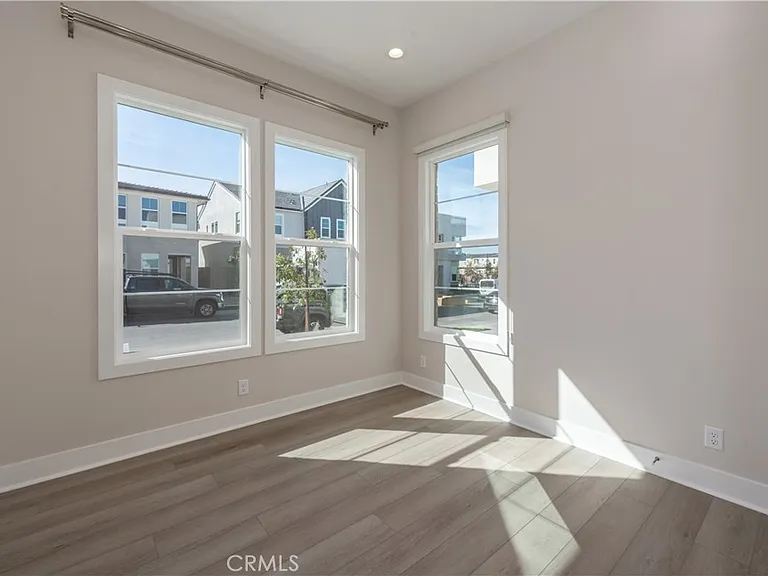180 Longden — Photo 24