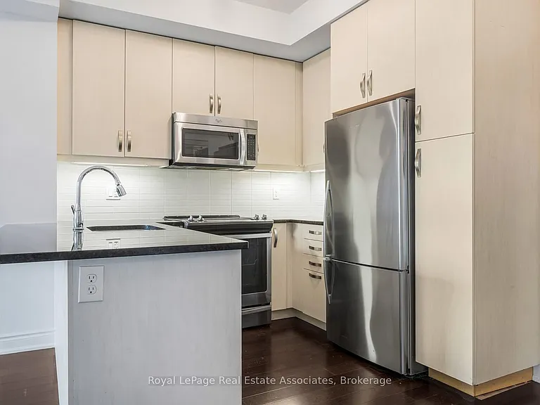 3170 Erin Mills Pkwy #321 — Photo 8