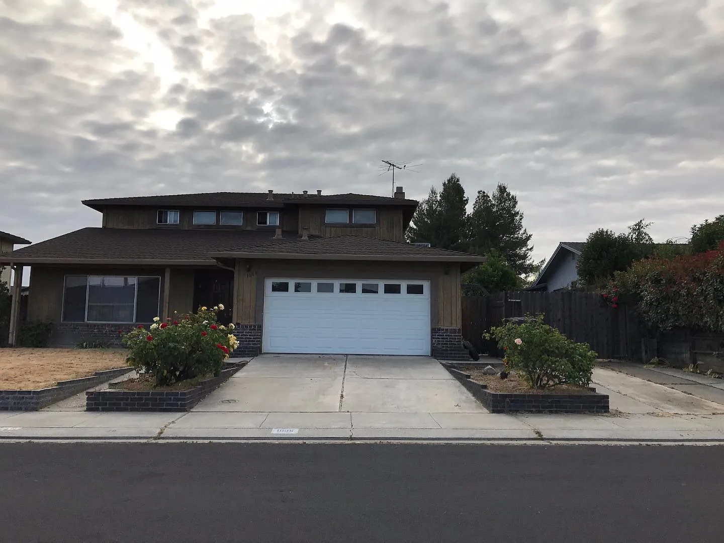 1066 Compass Ln photo 1