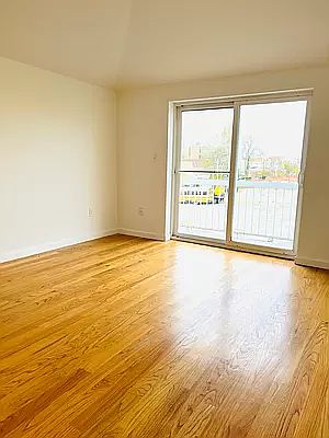4th image of 292 Zerega Ave