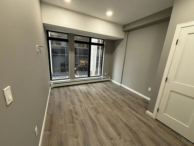 37 Center St — Photo 17