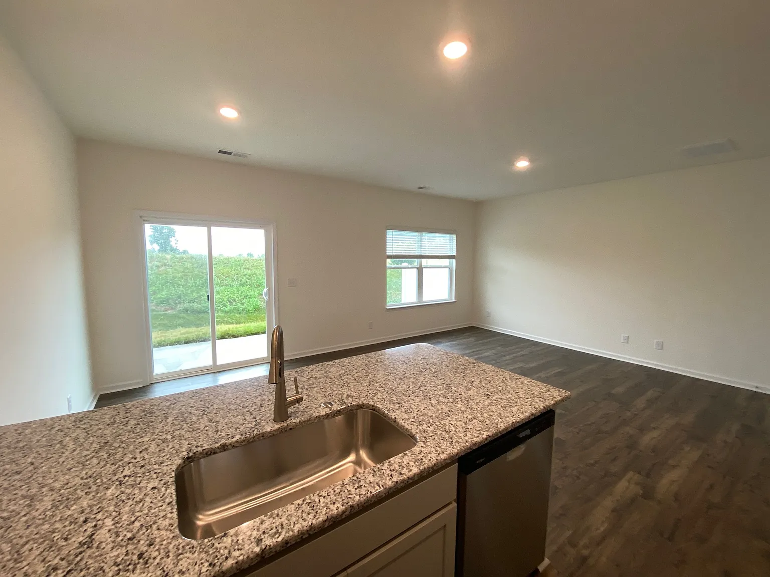 3 bed, 1381 sqft, $2,000 — Photo 3