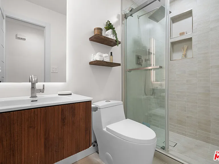 9509 W Olympic Blvd — Photo 41