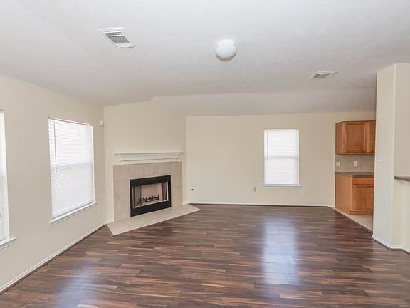 3rd image of 18442 Austin Oak Ln