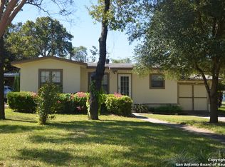 413 Monticello Cir, Devine, TX 78016