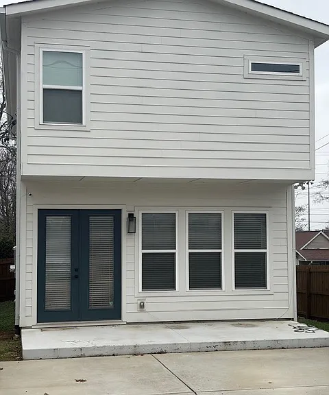 2601 Batavia St — Photo 5