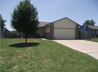 1713 E Springfield St, Goddard, KS 67052