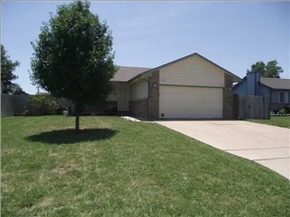 1713 E Springfield St, Goddard, KS 67052