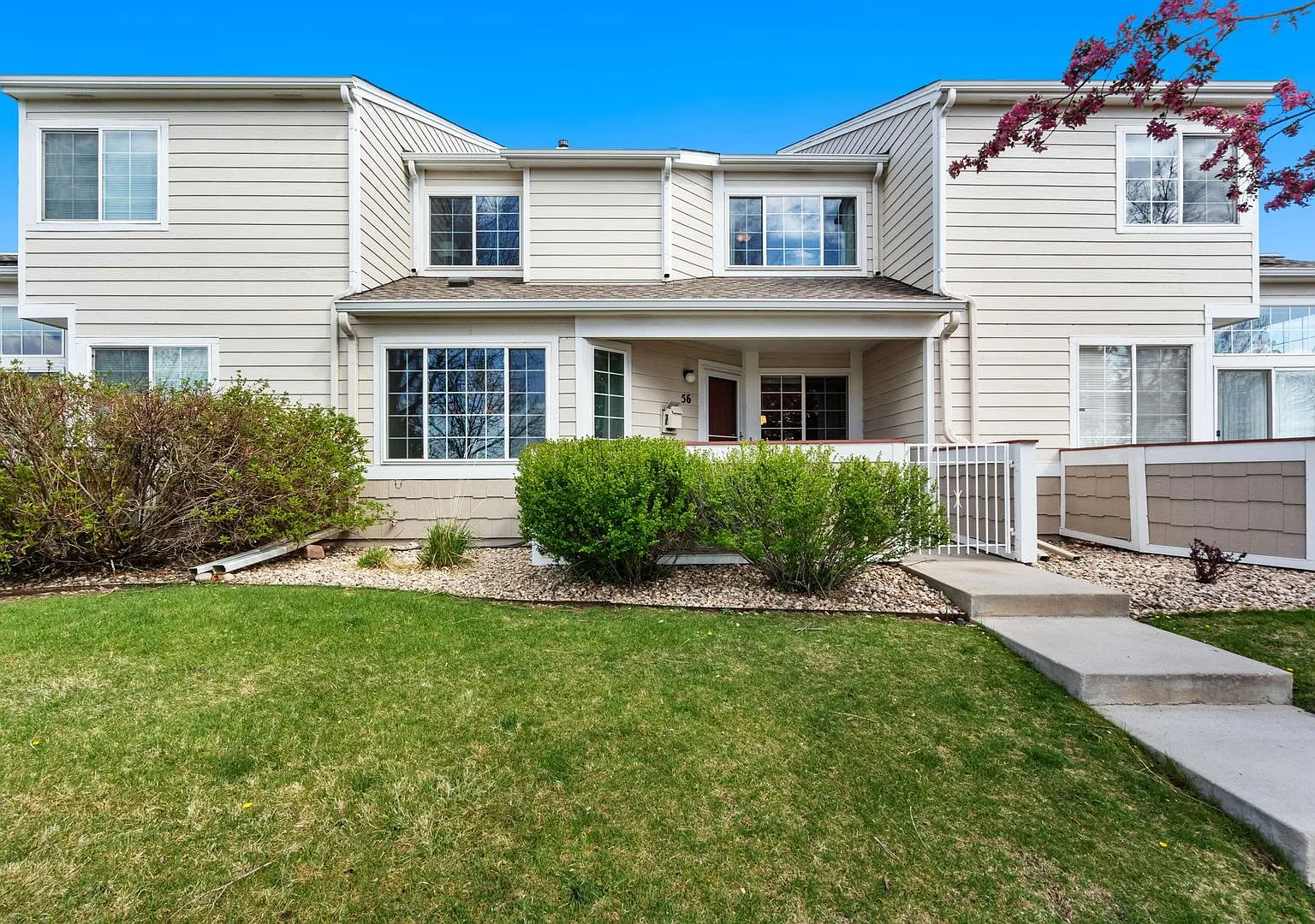 Beautiful 2-Bedroom Townhome in Fort Collins — Photo 1