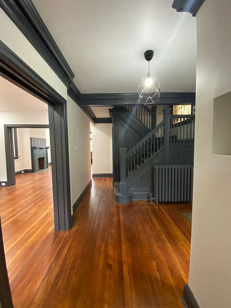Modern 5 Bedroom In The Heart Of Morningside! Flexible Availability!! — Photo 3