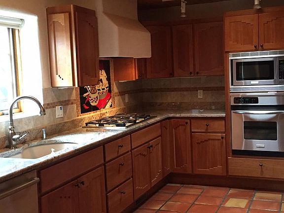 5th image of 994 Don Manuel St