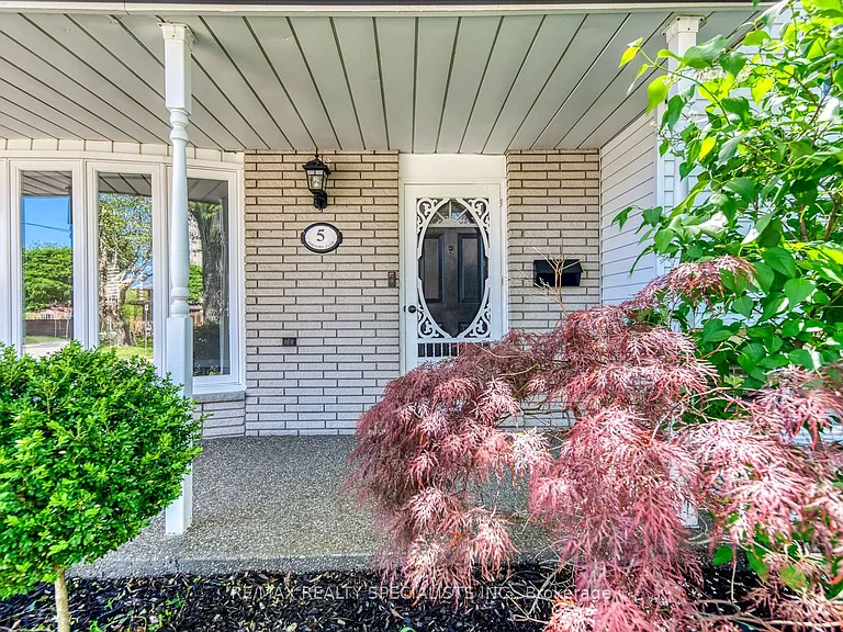 5 Country Club Dr — Photo 4