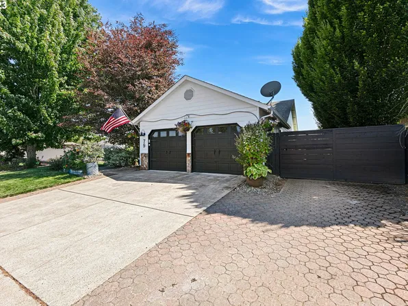 79 Sandalwood Loop, Creswell, OR 97426