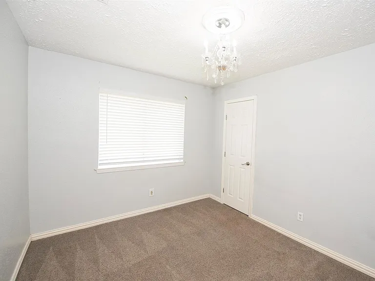 2914 Tarpon Dr — Photo 32