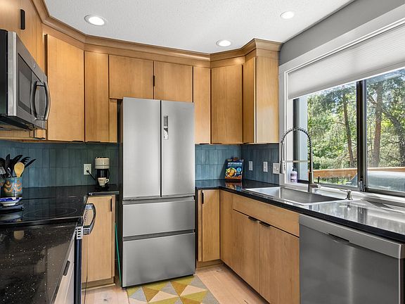 5th image of 10381 S Leelanau Way