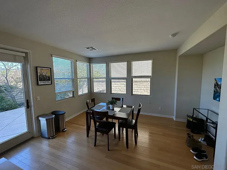 11320 Laurelcrest Dr — Photo 6