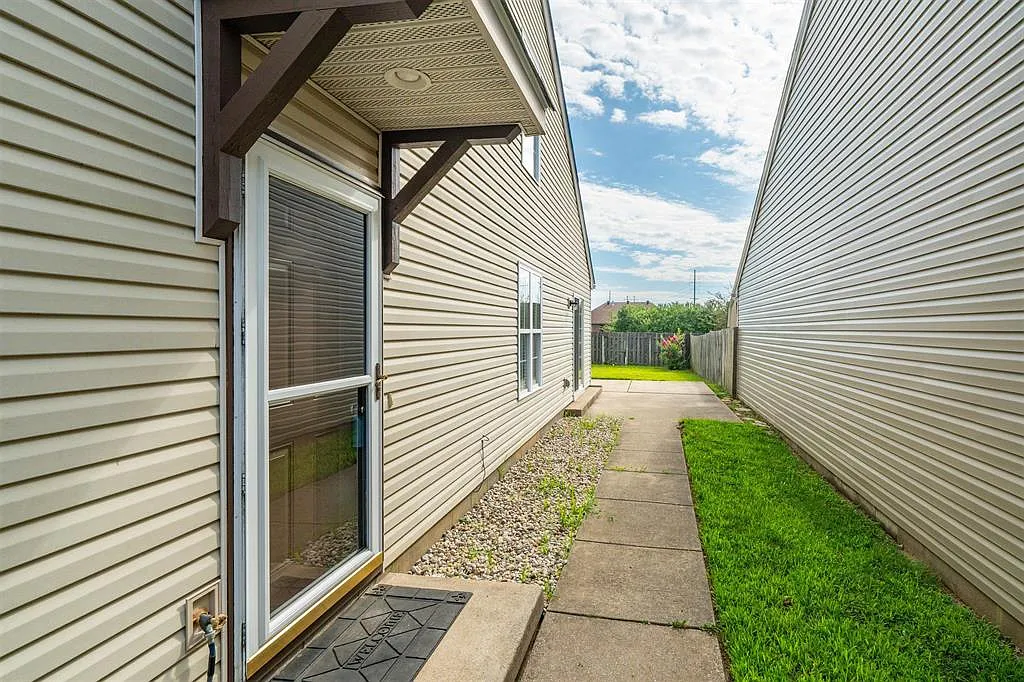 2 bed, 2.0 bath, $1,395 — Photo 4
