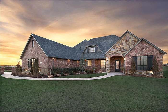 1st image of 4401 Blackthorn Dr