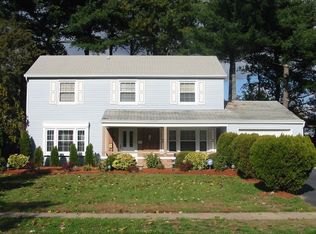 55 Boxwood Ln, Willingboro, NJ 08046