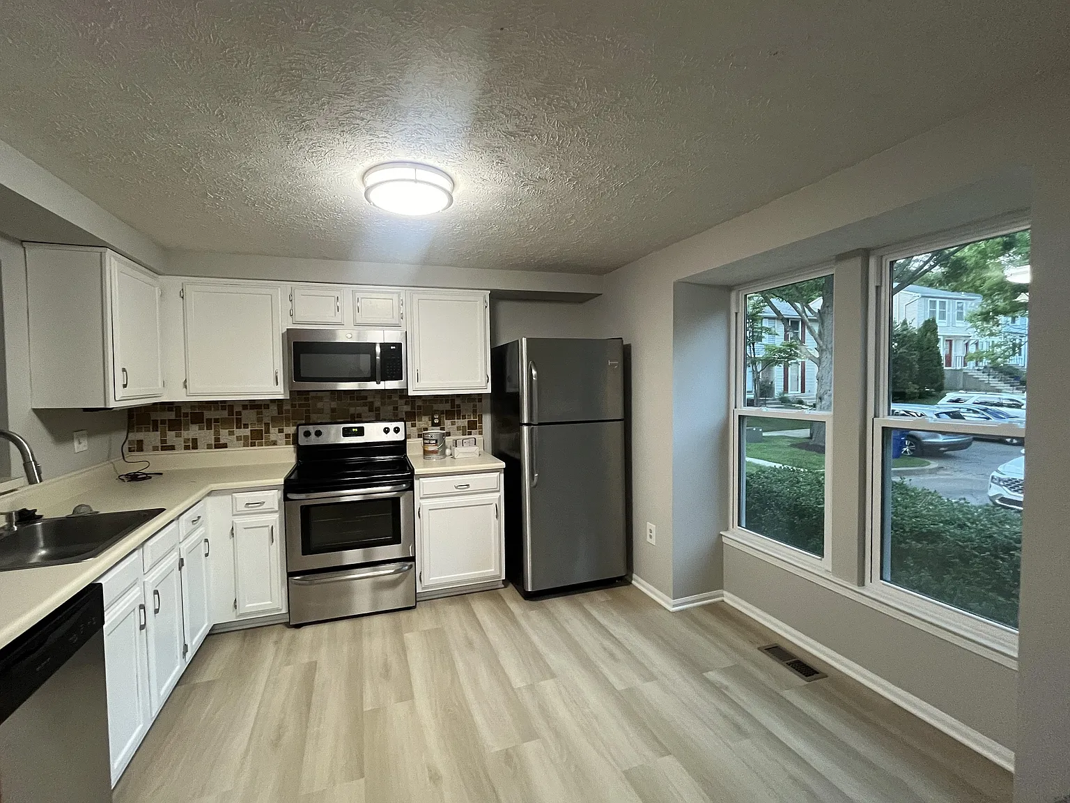 3 bed, 2.5 bath, 1680 sqft, $2,695 — Photo 2