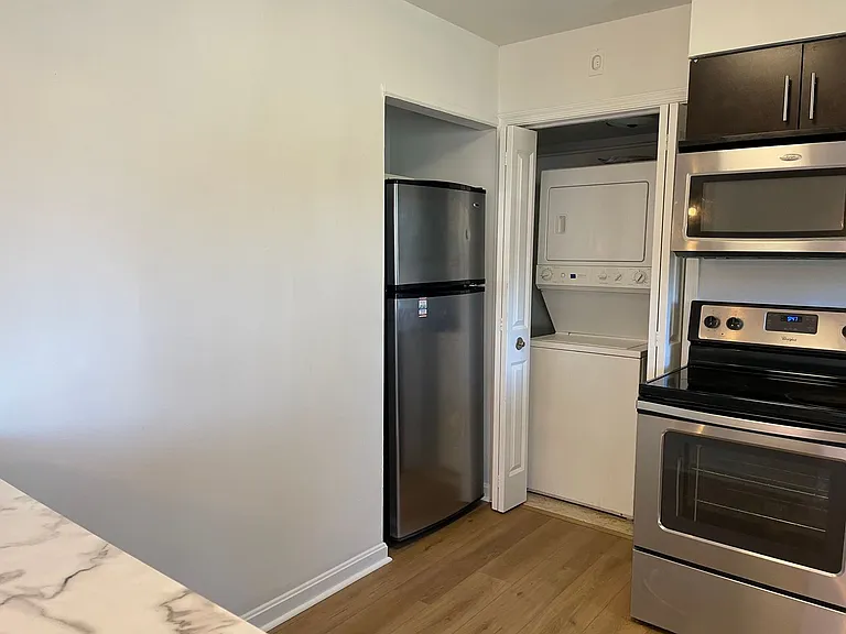 Brooke Court Apartments — Photo 7