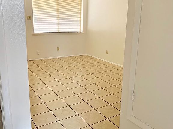 5th image of 1109 Louisiana Blvd SE APT C
