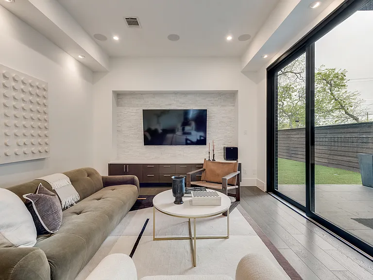 6420 Kenwood Ave — Photo 42