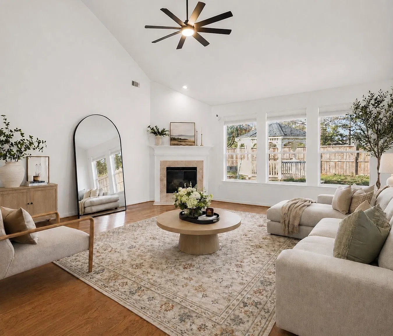 4 bed, 2.5 bath, 2848 sqft, $2,319 — Photo 4