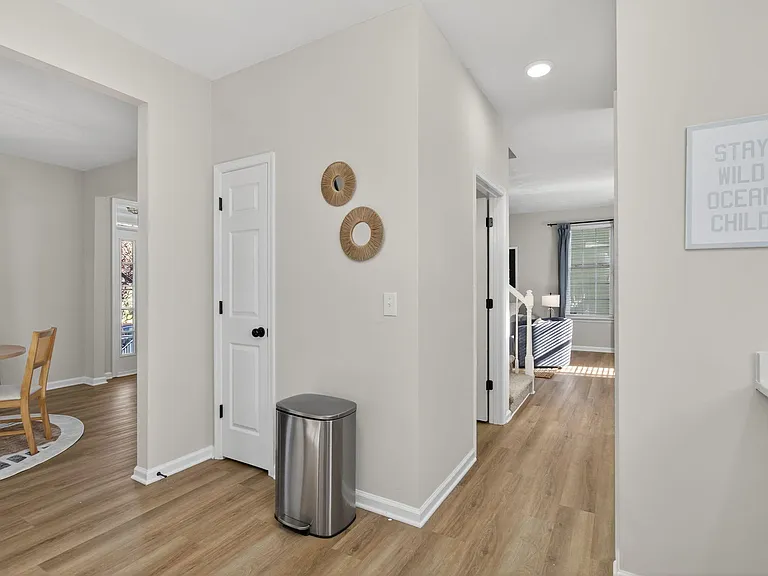 1321 Columbia St — Photo 10