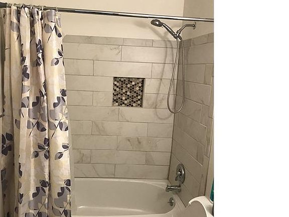 4th image of 934 Bradley Ln