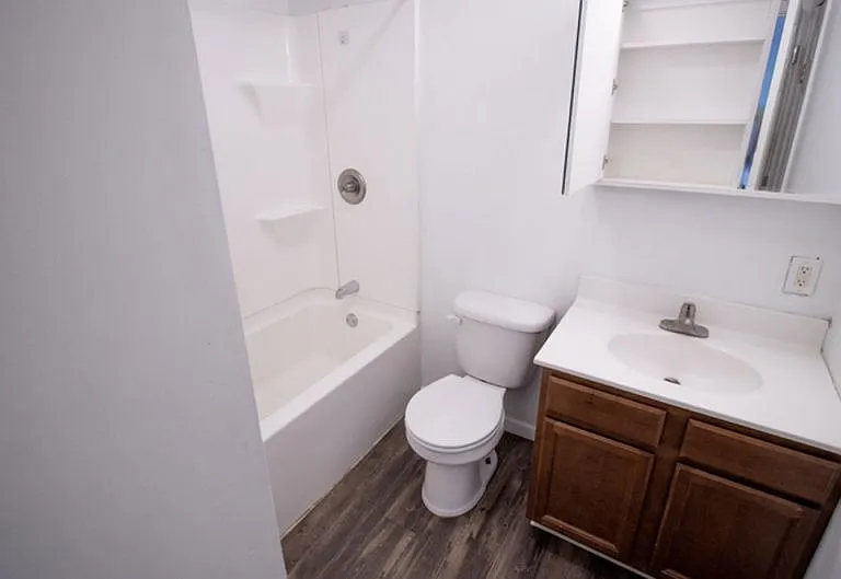 Town & Country Apartments — Photo 17