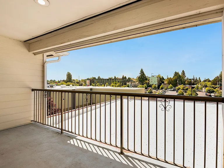 Newland Apartments — Photo 6