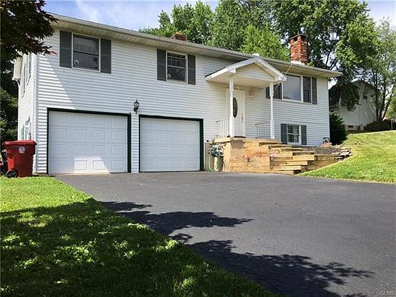 2nd image of 604 Ramblewood Dr