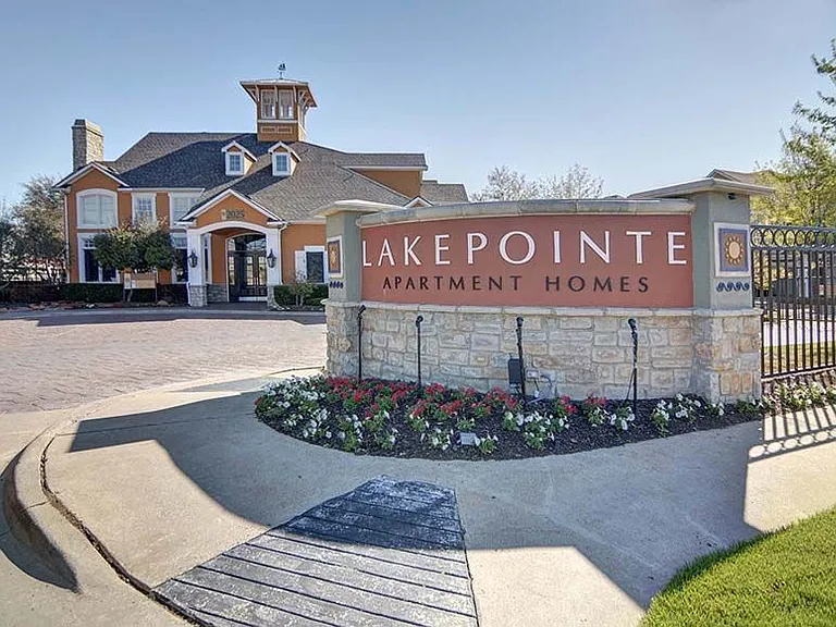 Lakepointe Residences — Photo 12