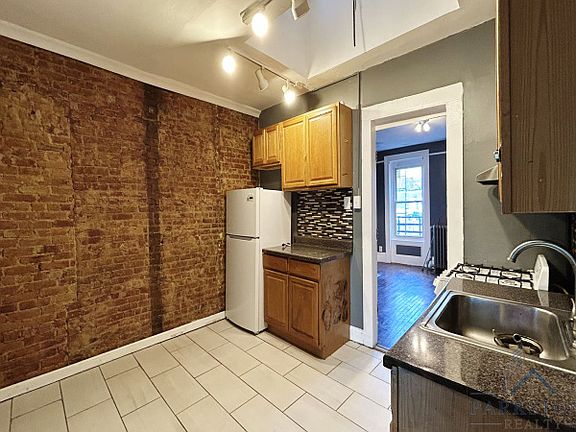 2nd image of 70 Brinkerhoff St #E3