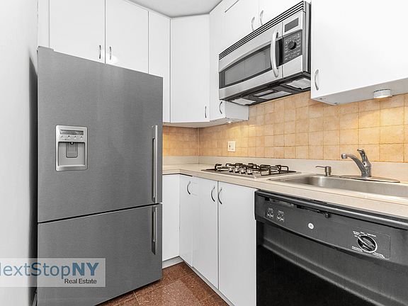 3rd image of 330 E 49th St APT 6J