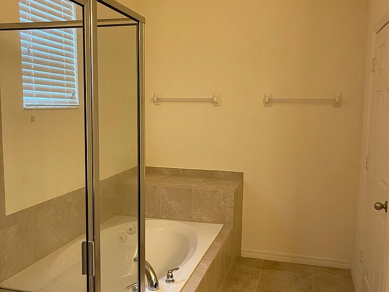 8096 Bluejack Oak Dr — Photo 6