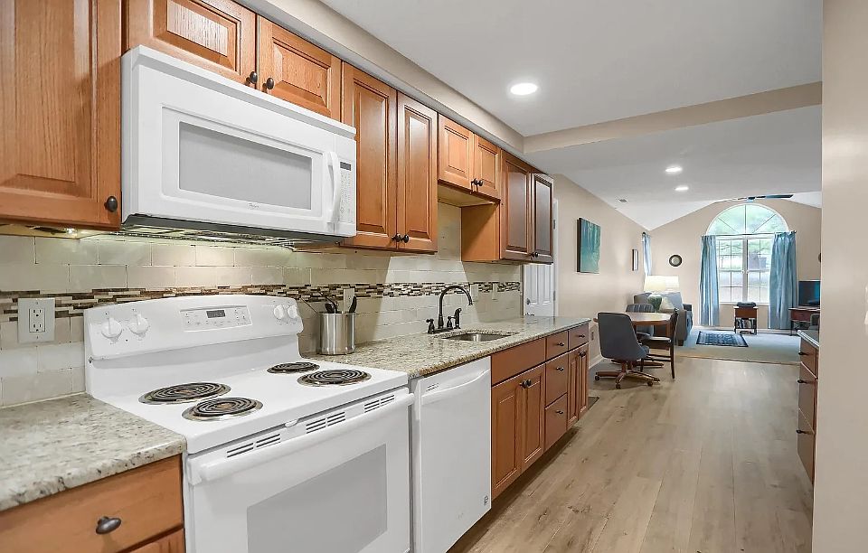 1st image of 901 Hart Cir #901
